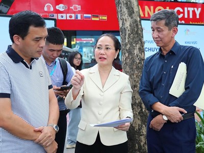 Bộ trưởng Lâm Thị Phương Thanh kiểm tra công tác chuẩn bị Lễ phát động toàn dân tập luyện thể thao