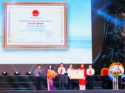 Sôi động khai mạc lễ hội Du lịch Cửa Lò 2024 