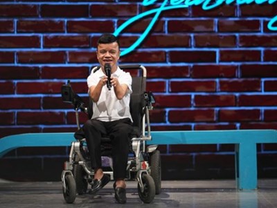 Thầy giáo tí hon truyền lửa sống tới những học viên khuyết tật