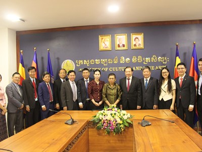 Thứ trưởng Tạ Quang Đông hội đàm với Bộ trưởng Bộ Văn hóa và Nghệ thuật Campuchia