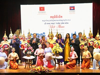 Thắm tình hữu nghị, hướng tới tương lai