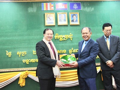 Thứ trưởng Tạ Quang Đông hội đàm với lãnh đạo tỉnh Banteay Meanchey