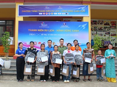 Tuổi trẻ du lịch lan toả hành động xanh