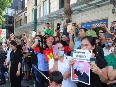 Dòng người nối dài tiễn đưa Tổng Bí thư Nguyễn Phú Trọng