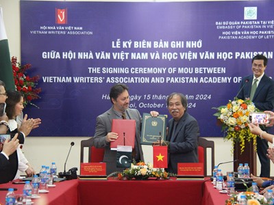 Ký kết biên bản ghi nhớ giữa Hội Nhà văn Việt Nam và Học viện Văn học Pakistan