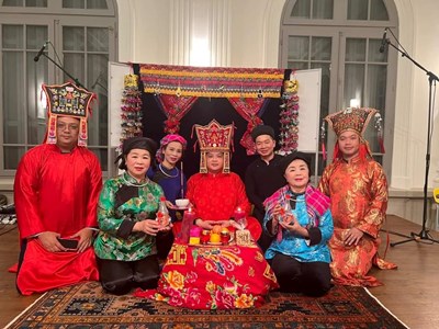 Tiếng Then ngân vang tại Pháp