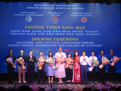 Khai mạc Diễn đàn giao lưu văn hoá nghệ thuật “Thanh niên với sắc màu văn hoá ASEAN”