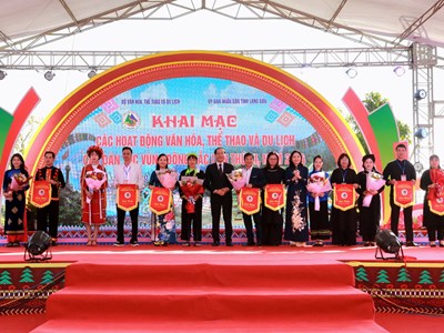 Khai mạc các hoạt động tại Ngày hội VHTTDL các dân tộc vùng Đông Bắc lần thứ XI