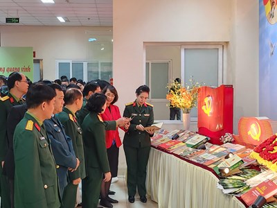 “80 năm vững bước dưới cờ Đảng quang vinh”