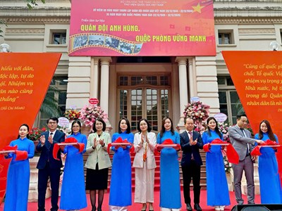 Nhìn lại lịch sử hào hùng qua triển lãm tư liệu “Quân đội anh hùng, Quốc phòng vững mạnh”