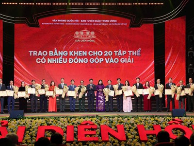 Báo Văn Hóa nhận bằng khen tại Giải Diên Hồng lần thứ 3