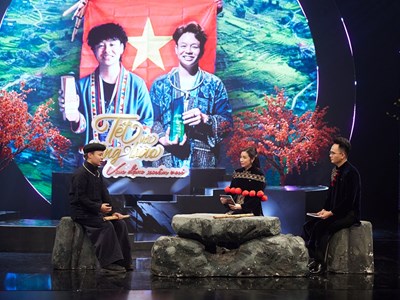 Vạn dặm xuân vui