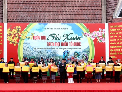 Văn hoá của cộng đồng các dân tộc là nguồn lực quý báu để phát triển đất nước hùng mạnh