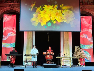 Đặc sắc chương trình “Tết cộng đồng Việt Nam mừng Xuân Ất Tỵ 2025” tại Pháp