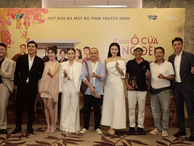 Ngọc Huyền ngại ngùng vì cảnh hôn bất ngờ với Du Ka 