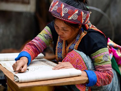Từ thân lanh đến tấm vải: Hành trình gìn giữ hồn văn hóa người Mông