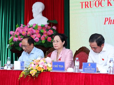 Bộ trưởng Lâm Thị Phương Thanh tiếp xúc cử tri tại xã Phù Đổng