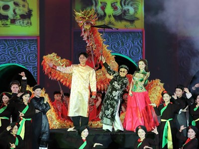 NSƯT Xuân Hinh, Đức Phúc, Hòa Minzy khuấy động sân khấu khai mạc Lễ hội Văn hóa thế giới tại Hà Nội 2026