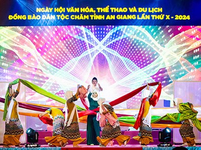 Sôi động Ngày hội Văn hóa, Thể thao và Du lịch đồng bào dân tộc Chăm tỉnh An Giang