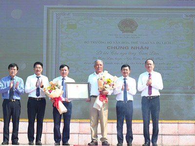 Đón bằng công nhận Di sản văn hóa phi vật thể cấp quốc gia Lễ hội cầu ngư làng Cam Lâm