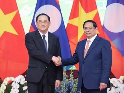 Thủ tướng Phạm Minh Chính làm việc với Thủ tướng Lào Sonexay Siphandone