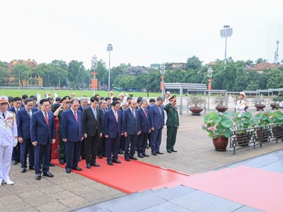 Lãnh đạo Đảng, Nhà nước viếng Chủ tịch Hồ Chí Minh và các Anh hùng liệt sĩ