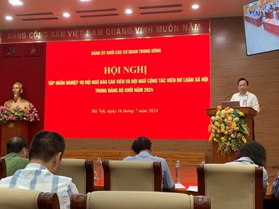 Nâng cao năng lực đội ngũ báo cáo viên, cộng tác viên dư luận xã hội và cán bộ làm công tác tuyên giáo 