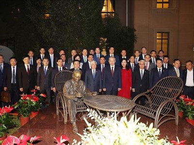 Tổng Bí thư, Chủ tịch nước Tô Lâm thăm Đại sứ quán và gặp gỡ cộng đồng người Việt Nam tại Trung Quốc