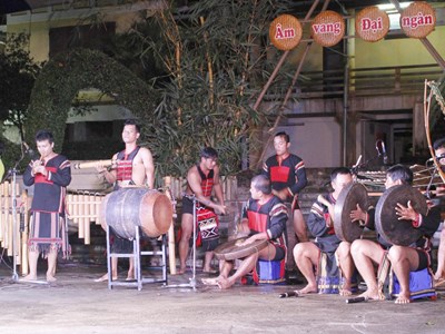 Phát huy di sản văn hóa cồng chiêng gắn với phát triển du lịch 