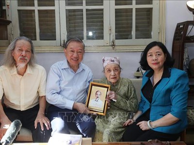 Tổng Bí thư, Chủ tịch nước Tô Lâm tri ân cố nhạc sĩ Văn Cao và cố họa sĩ Bùi Trang Chước