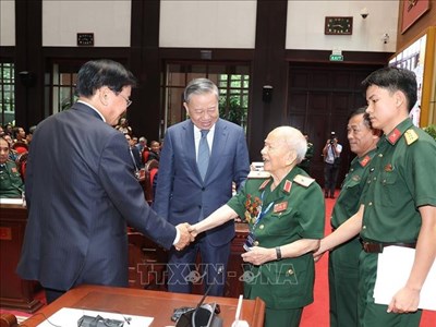  Tổng Bí thư, Chủ tịch nước Lào gặp gỡ cựu quân tình nguyện, chuyên gia, lưu học sinh Việt Nam tại Lào