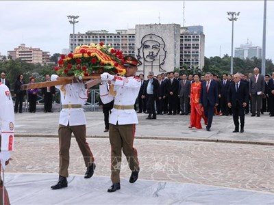 Tổng Bí thư, Chủ tịch nước Tô Lâm đặt vòng hoa tại Đài tưởng niệm Anh hùng dân tộc Jose Marti
