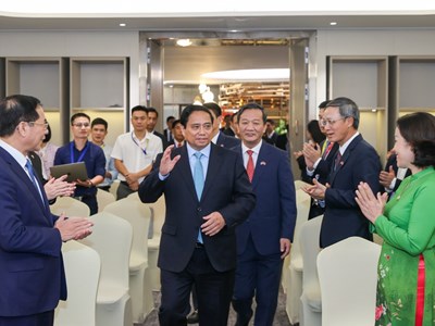 Thủ tướng Phạm Minh Chính làm việc với các cơ quan đại diện Việt Nam tại Lào