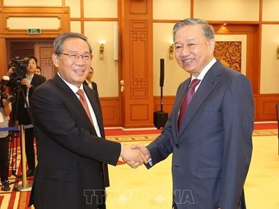 Việt Nam coi phát triển quan hệ với Trung Quốc là ưu tiên hàng đầu