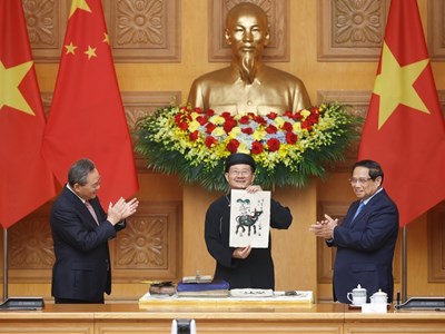 Thủ tướng Việt Nam và Trung Quốc thưởng lãm dân ca Quan họ, trải nghiệm in tranh Đông Hồ