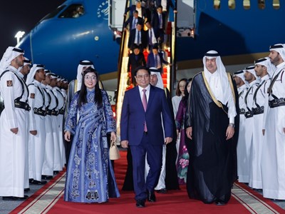 Thủ tướng bắt đầu thăm chính thức Qatar