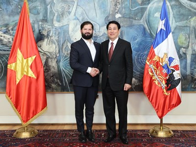 Tổng thống Chile Gabriel Boric chủ trì lễ đón Chủ tịch nước Lương Cường