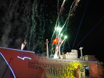 Tượng đài kỷ niệm Chuyến tàu tập kết ra Bắc năm 1954 là Di tích quốc gia