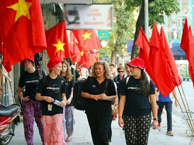 Không có chuyện siết chặt thị thực với người nước ngoài