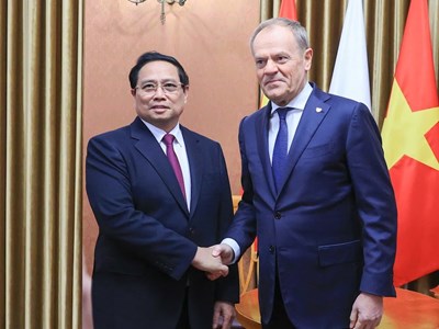 Thủ tướng Phạm Minh Chính hội đàm với Thủ tướng Ba Lan
