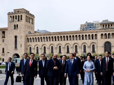 Chủ tịch Quốc hội và phu nhân tham quan Bảo tàng Lịch sử Quốc gia Armenia