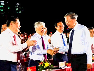 Tổng Bí thư Tô Lâm dự Chương trình nghệ thuật 'Đất nước trọn niềm vui'