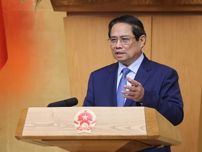 Tiếp tục đẩy mạnh phân cấp, phân quyền; phân định thẩm quyền trong các ngành, lĩnh vực