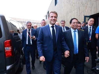 Thủ tướng Phạm Minh Chính hội kiến Tổng thống Pháp