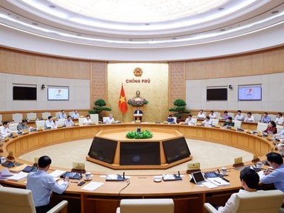 Xây dựng pháp luật lấy người dân, doanh nghiệp làm trung tâm