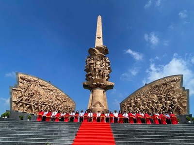 Khánh thành Tượng đài Trung tâm Khu tưởng niệm Chiến khu D 