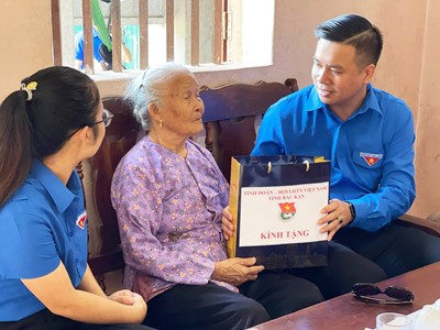 Tiếp tục chăm lo tốt đời sống người có công với cách mạng 