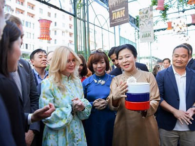 Những món quà văn hoá đặc biệt từ Việt Nam - Miền Nhiệt đới tới bạn bè nước Nga