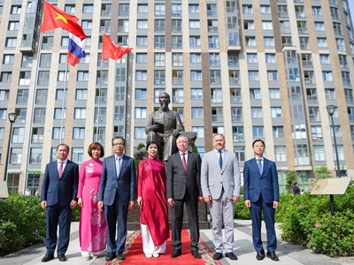 Quảng trường tại St. Petersburg được mang tên Hồ Chí Minh