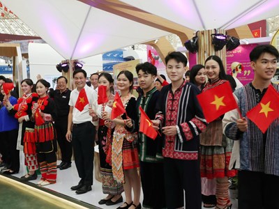 Tặng 100.000 đồng/người cho toàn dân ăn Tết Độc lập